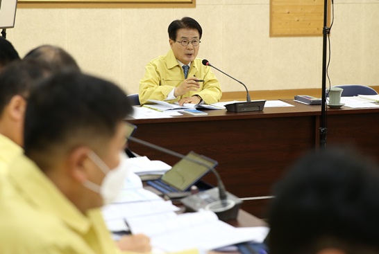 전남 강진군 이승옥 군수 주재 코로나 대책회의 모습