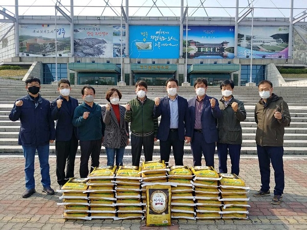 경주경찰서가 보안자문협의회와 협업해 코로나19로 힘든 탈북민들에게 쌀(500kg)지원했다.