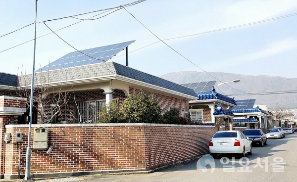 이동 주택가 지붕에 설치된 태양광 @ 창원시 제공