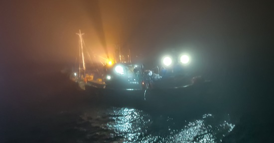 전남 여수해경은 짙은안개 속 하백도 인근 침수된 어선을 무사히 구조했다.