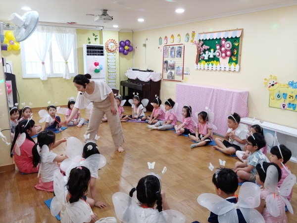 2019년 유아문화예술교육사업으로 수성아트피아에서 아이들이 연극놀이를 하고 있다.
