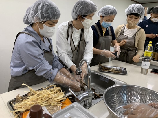 나주시 향토음식체험문화관에서 실시되고 있는 ‘발효음식 교육’