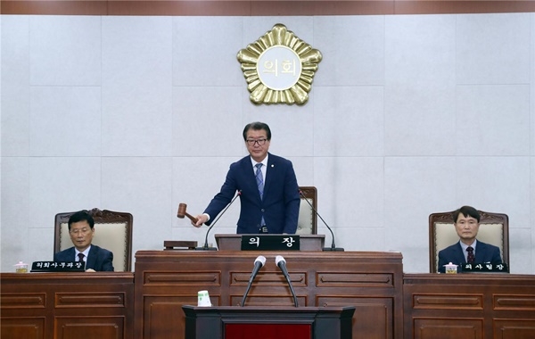 전남 장흥군의회 제257회 정례회가 개회되고 있다(위등 의장)