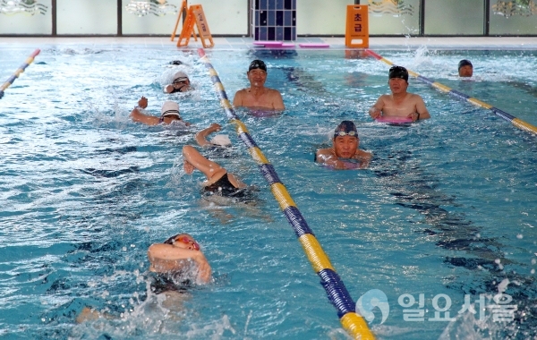 산청군 남부문화체육센터 수영장 정식 개장 수영강습