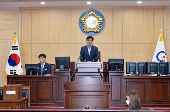 전남 광양시의회 제8대 후반기 의장에 진수화 의원이 선출됐다(진수화 의장).