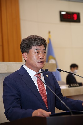 김철수 의원(경제산업위원장).