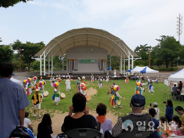 경남 함안군의 대표적 전통문화행사인 ‘2020 함안화천농악과 함께하는 함안생생마실’ 2회차 행사가 오는 17일 오후 6시 30분부터 함안박물관 광장에서 열린다.