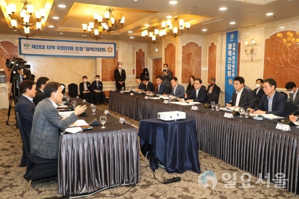 창원시는 24일, 서울 여의도 켄싱턴 호텔에서 제21대 지역 국회의원을 초청해 ‘정책간담회’를 개최했다.