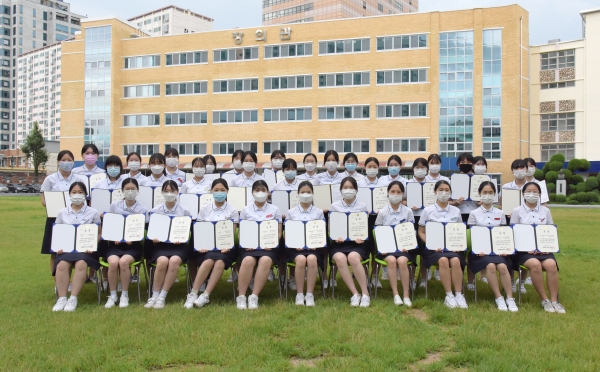 6월 25일 대전여자상업고등학교 학생들이 대전시교육청이 주최한 제10회 대전 상업경진대회에 총 40명의 학생들이 출전해 36명이 수상하며 역대 최다수상 후 기념 촬영을 하고 있다.
