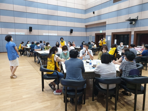 4일 계룡시는 계룡 예술의 전당 다목적홀에서 주민참여 예산학교를 개최하고 있다.