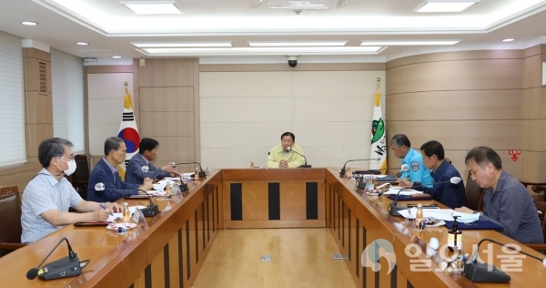 함안군은 지난 6일 오후 2시, 군청 2층 소회의실에서 ‘함안군 택시감차위원회’를 개최했다.
