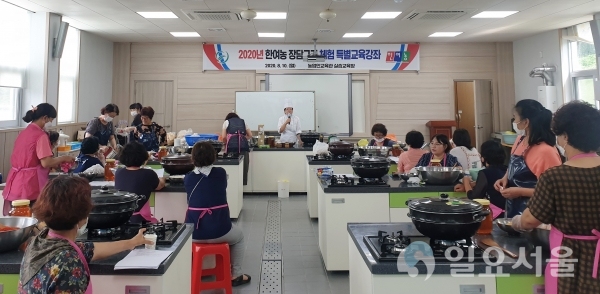 한국여성농업인의령군연합회는 10일, 의령군농업기술센터 농업인 실습교육장에서 장담기 특별실습강좌를 개최했다. @ 의령군 제공