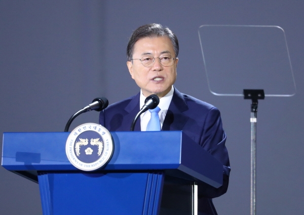 문재인 대통령이 15일 서울 중구 동대문디자인플라자에서 열린 제75주년 광복절 경축식에 참석해 경축사를 하고 있다. [뉴시스]