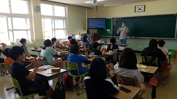 울진군이 9월 21일부터 23일까지 3일간, 초등학생 영어체험학습을 울진남부초 등 4개교에서 실시한다.