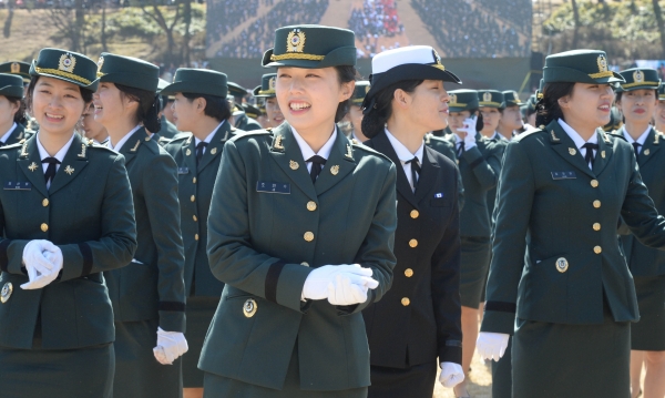 지난 2015년 장교합동임관식에 참석한 여군들 [뉴시스]