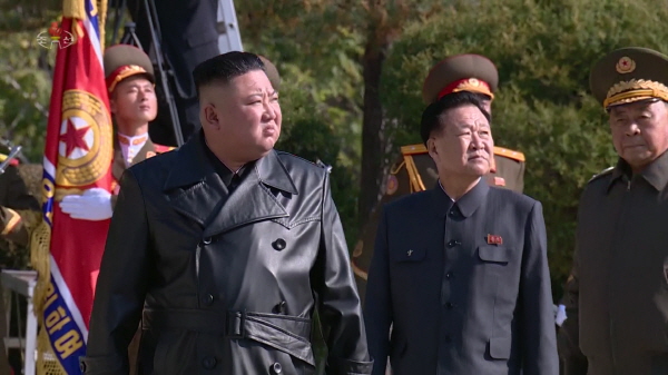 북한 김정은, 중국인민군 전사자묘 참배 [뉴시스]