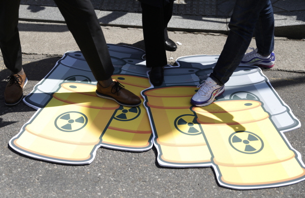 지난 15일 서울 옛 일본대사관 앞에서 열린 ‘일본 후쿠시마 오염수 방류 규탄’ 시위. [뉴시스]