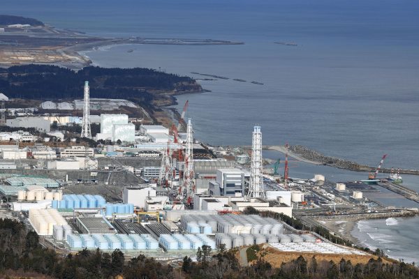 전 세계의 이목이 집중되고 있는 후쿠시마 원전 오염수 방출과 관련 일본 정부는 안전하며, 식수로 사용할 수 있다고 강조했다. 중국 정부는 공식 브리핑을 통해 아소 다로 일본 부총리가 직접 시음할 것을 권하기도 했다. 사진은 일본 후쿠시마의 원자력발전소 모습. [동아시아포럼]