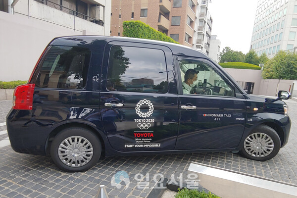 일본이 영국의 블랙캡을 본따 만든 도쿄올림픽 기념 택시. [이창환 기자]
