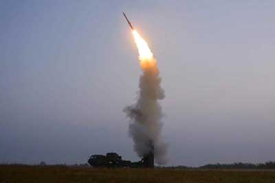북한 신형 반항공미사일 시험 발사 장면. [뉴시스, 사진=노동신문 갈무리]