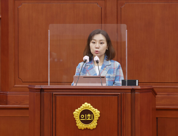 6일 김민숙의원이 제267회 제1차 정례회에서 5분자유발언을 하고 있다.