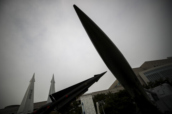 북한은 3일 장거리 단거리 탄도미사일을 동해상에 3발 발사했다. [뉴시스]