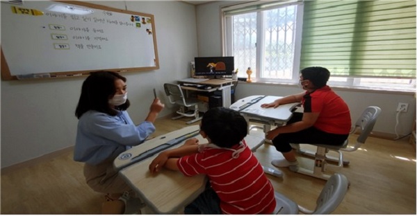 당포초 돋움반(특수교육) 유한나 선생님이 교육하는 모습. 사진 당포초교 제공