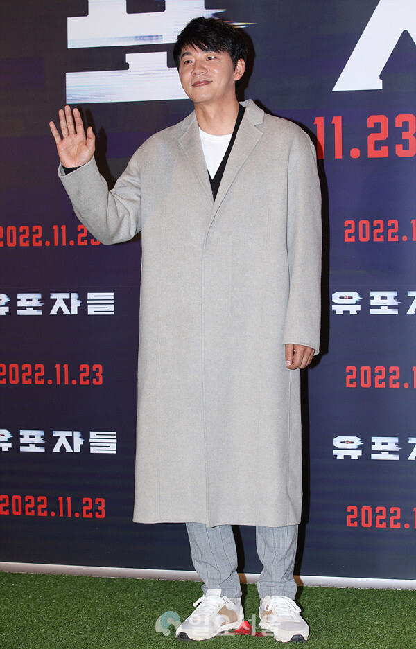 영화 유포자들 VIP 시사회에 참석한 김승수