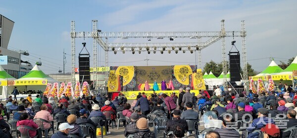 제26회 파주장단콩축제장에서 전통민속공연을 하고 있다. (자료 사진 : 일요서울)