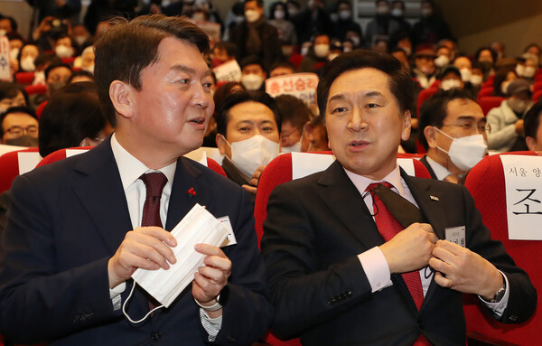 (왼쪽부터) 국민의힘 안철수 의원, 김기현 의원 [뉴시스]