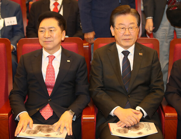 (왼쪽부터) 김기현 국민의힘 대표, 이재명 더불어민주당 대표 [뉴시스]