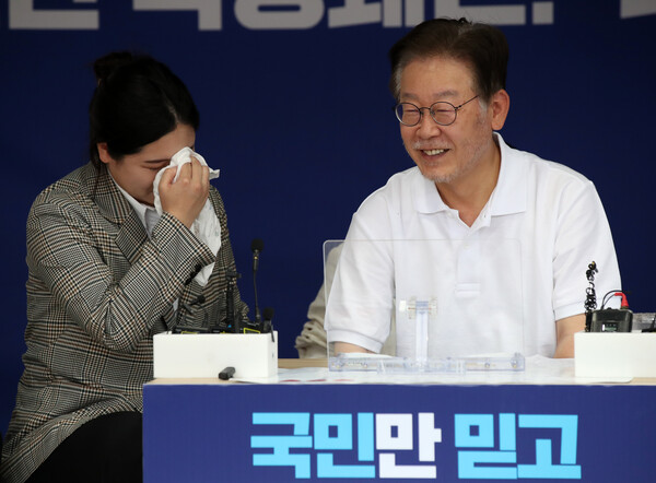 (왼쪽부터) 박지현 전 더불어민주당 비상대책위원장, 이재명 더불어민주당 [뉴시스]