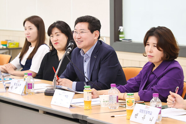 이상일 용인특례시장, 수지ㆍ기흥구 지역 26개 <b>초등학교</b> 학부모회장들과...