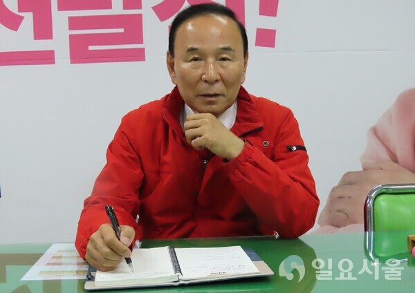 국민의힘 박덕흠 위원장이 4선 도전 의지를 피력하고 있다.[사진=육심무 기자]