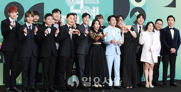 2023 KBS연예대상 레드카펫 행사에 참석한 개그콘서트 출연자들