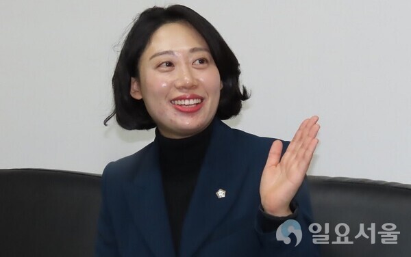 서다운 대전서구의회 의원이 새해 의정 활동 계획을 밝히고 있다.[사진 = 이재희 기자]