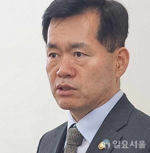 석종건 방위사업청장이 26일 대전시 기자실을 방문해 2028년까지 방위사업청의 대전이전을 완료하겠다고 밝혔다. [사진 = 육심무 기자]