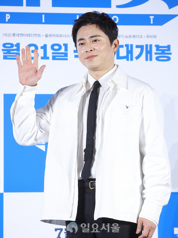 [IS포토] 조정석, 이번 캐릭터는 파격변신 '파일럿'입니다~