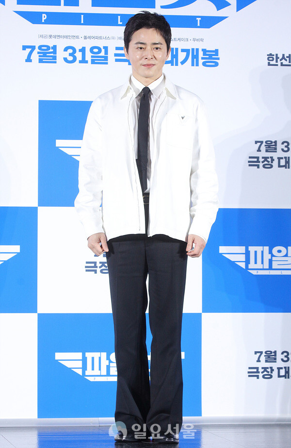 [IS포토] 조정석, 이번 캐릭터는 파격변신 '파일럿'입니다~