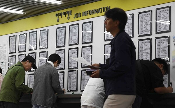 [긴급진단] 청년 고용률 숫자 이면의 <b>불안정</b>한 노동 현실