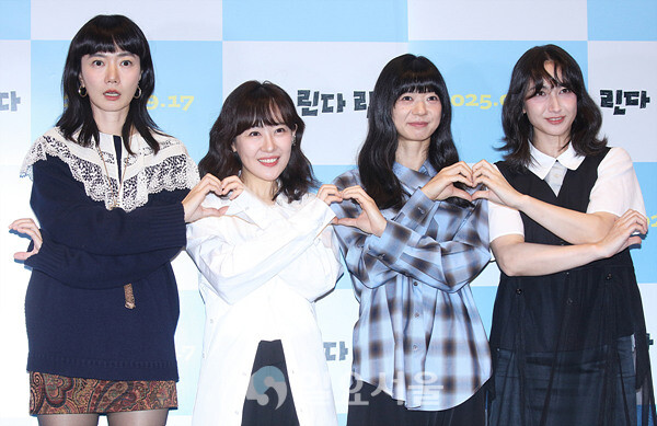 영화 린다 린다 린다 언론시사회에 참석한 배두나-마에다 아키-세키네 시오리-카시이 유우