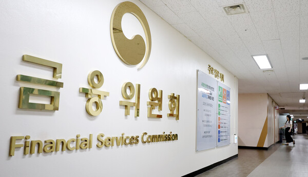 금융당국은 정례회의에서 소소뱅크, 소호은행, 포도뱅크, AMZ뱅크 등 4곳의 인터넷전문은행 예비인가 신청을 모두 불허했다. [사진 = 뉴시스]