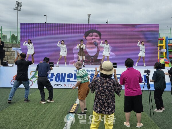 식전 무대에서는 가수 진소리씨가 흥겨운 무대를 펼쳤다(사진=김교연 기자) 