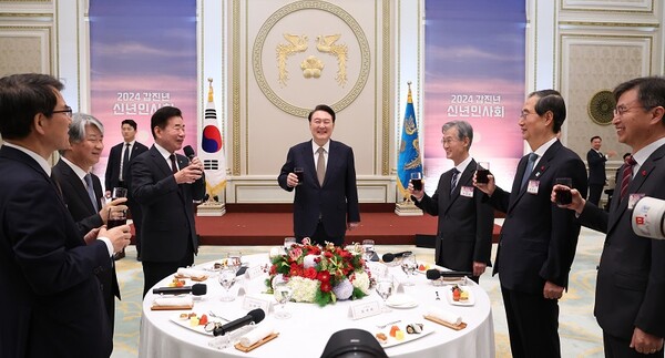 2024년 정부 신년인사회 참석한 윤 대통령, 조희대 법원장, 한덕수 총리. 뉴시스