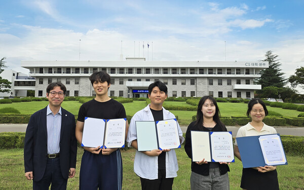 왼쪽부터 전인 단장, 정다원, 손민서, 손유경, 박나은 학생. [사진=영남대]