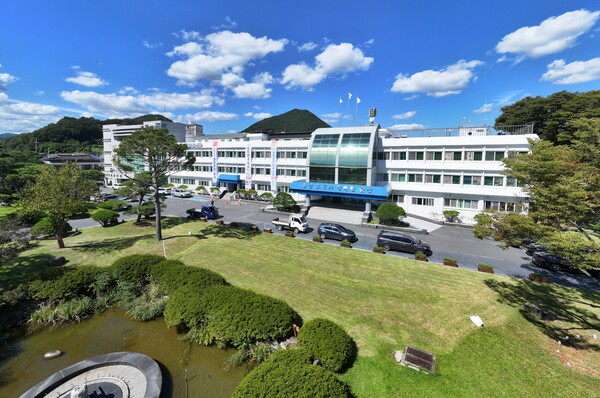 순창군이 '제19회 순창군 사회복지대회'를 23일 순창군장애인체육관에서 개최했다.