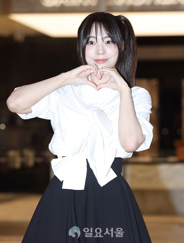 현데이 프로모션 오픈 포토콜 행사에 참석한 QWER 시연