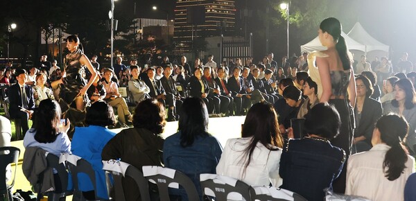 2025 대전패션컬랙션에 모인 인파.[사진 = 대전시]
