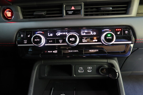 혼다 파일럿 블랙 에디션 물리버튼들 [이정하 자동차전문기자]