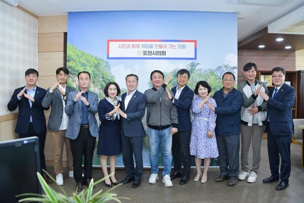 인문도시 포천_인문도시 조성 조례 주민발안 추진위원회 서명부 전달